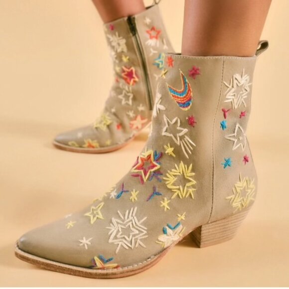 NIBFree People Bowers Embroidered Western Pointed Toe Boot in Stone EU 39